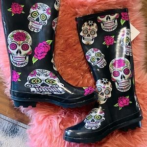 - Rose Skull Rain Boots